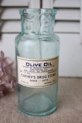 ラベル付きボトル　OLIVE OIL