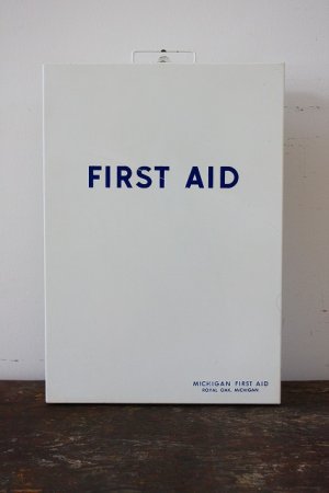 画像1: FIRST AID 救急箱